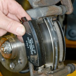 CHANGE FRONT DISC PADS